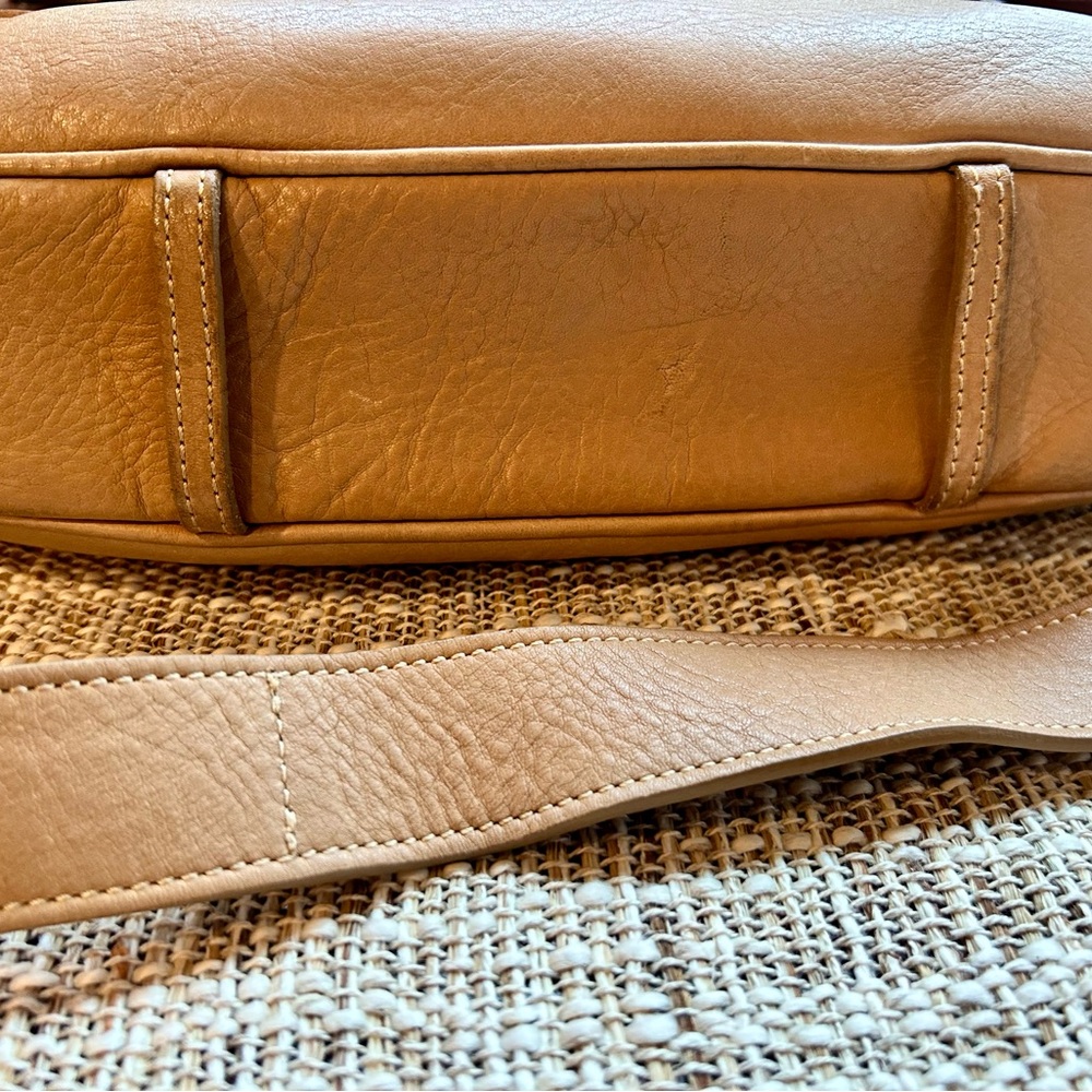 LongChamp Leather Tan messenger/ crossbody Bag - Picture 8 of 13